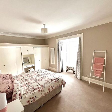 Two Bedroom Apartment In Bridge Of Allan Exterior photo
