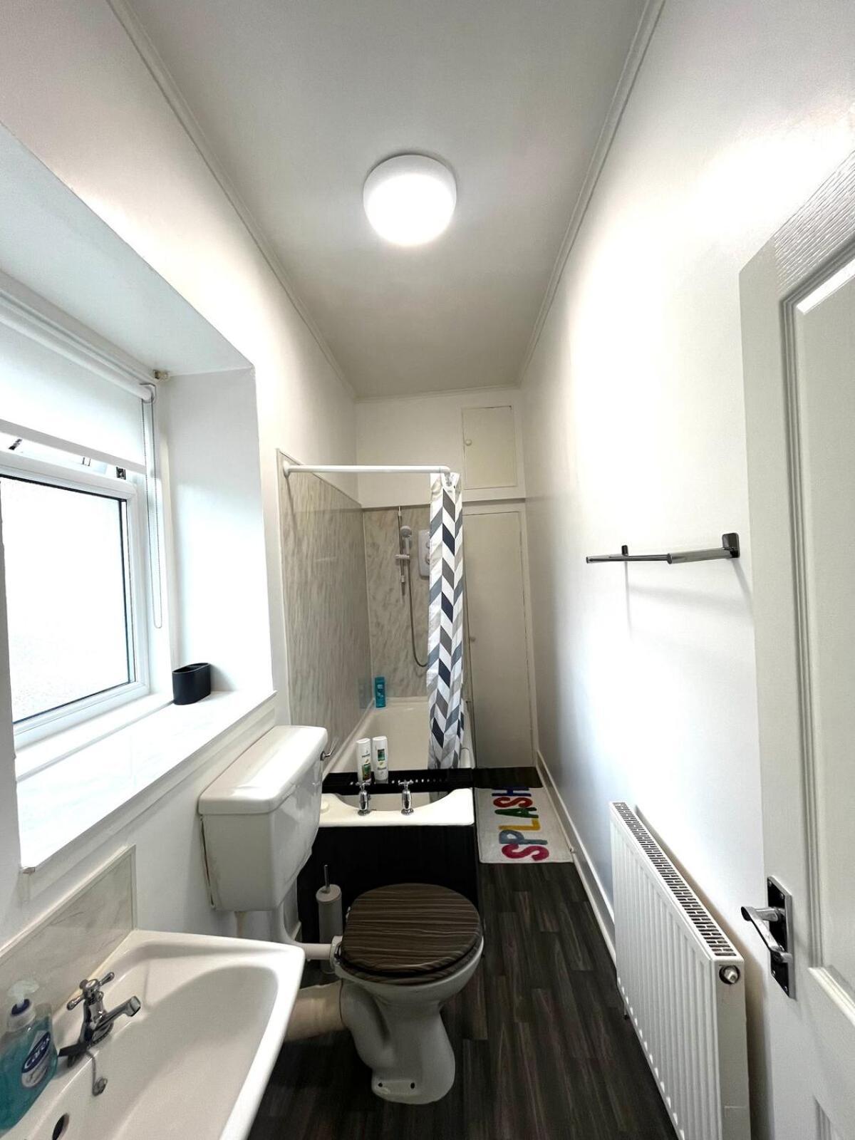 Two Bedroom Apartment In Bridge Of Allan Exterior photo