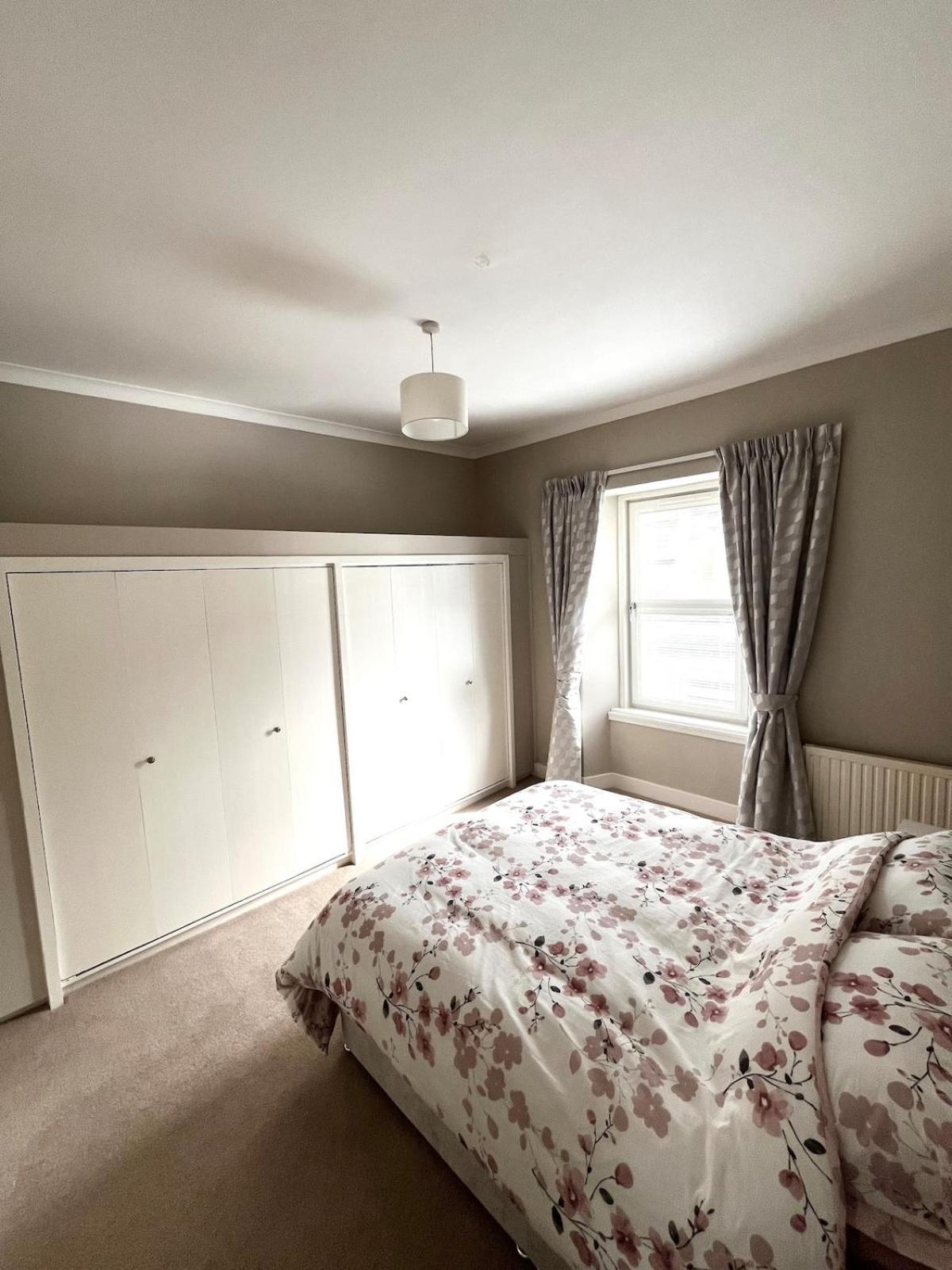 Two Bedroom Apartment In Bridge Of Allan Exterior photo