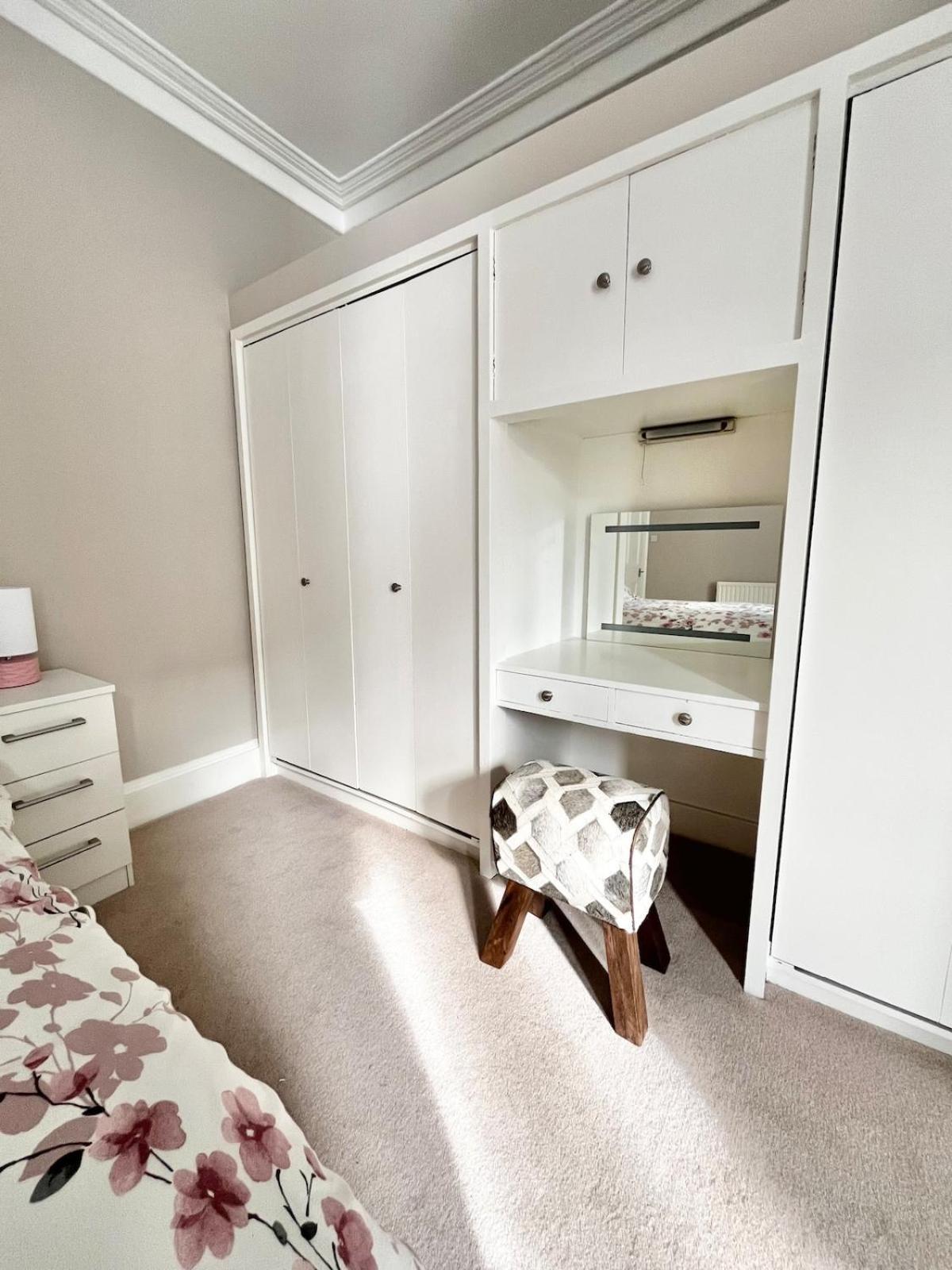 Two Bedroom Apartment In Bridge Of Allan Exterior photo