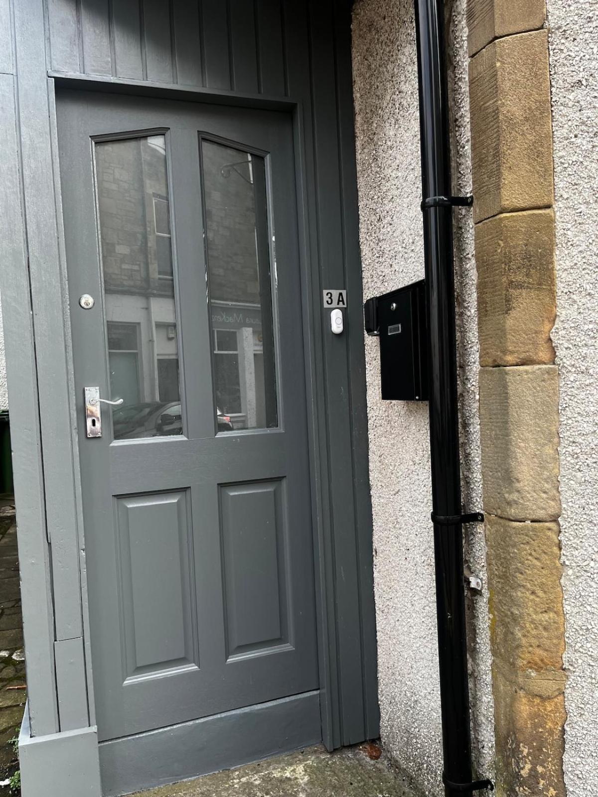 Two Bedroom Apartment In Bridge Of Allan Exterior photo