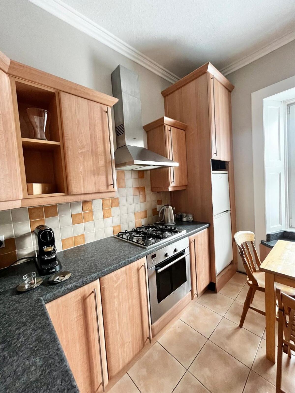 Two Bedroom Apartment In Bridge Of Allan Exterior photo