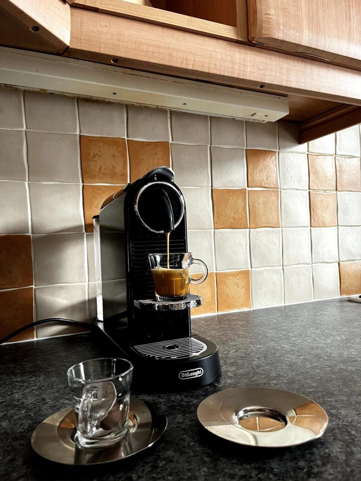 Two Bedroom Apartment In Bridge Of Allan Exterior photo